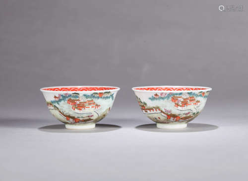 A PAIR OF FAMILLE ROSE PORCELAIN BOWLS