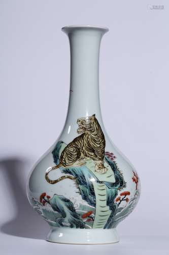 CHINESE FAMILLE ROSE VASE