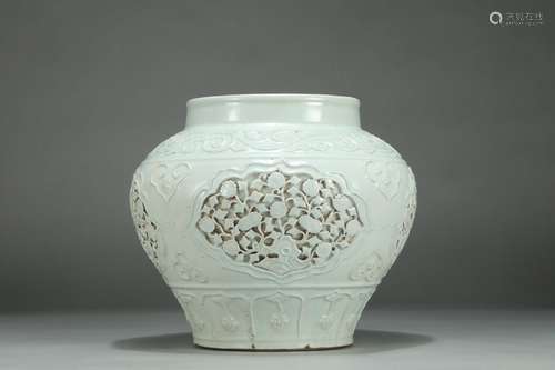 CHINESE WHITE GLAZED JAR