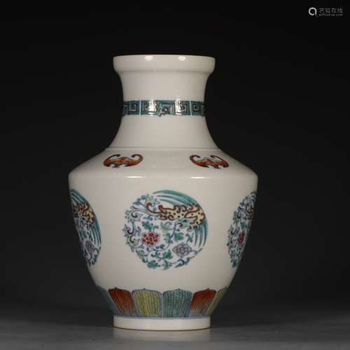 CHINESE DOUCAI VASE