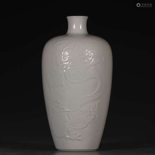 CHINESE WHITE GLAZED CARVED VASE, KANGXI MARK