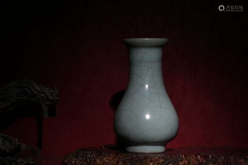 CHINESE LONGQUAN GE TYPE VASE