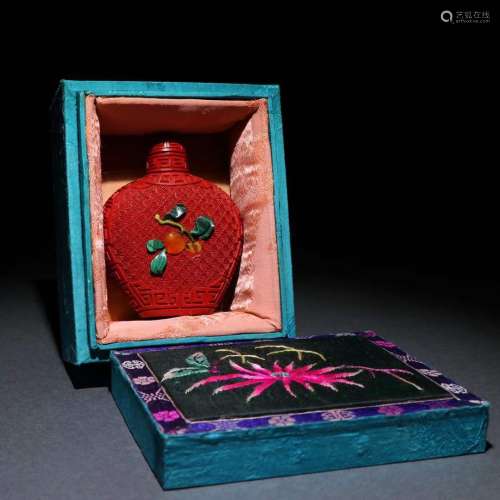 A Red Lacquerware Snoof Bottle