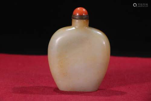 A Hetian Jade Snoof Bottle With Pattern