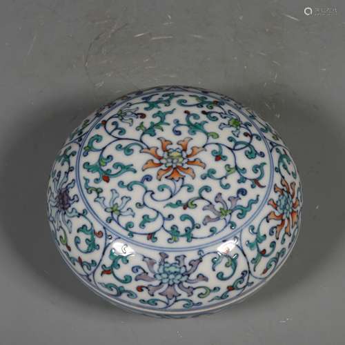 A Porcelain Doucai Floral Pattern Box