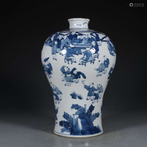 A Porcelain Blue&White Plum Bottle