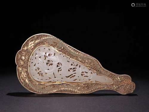 A Gilt Silver Floral Pattern Hetian Jade Ornament