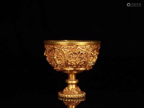 A Gilding Floral Pattern Cup