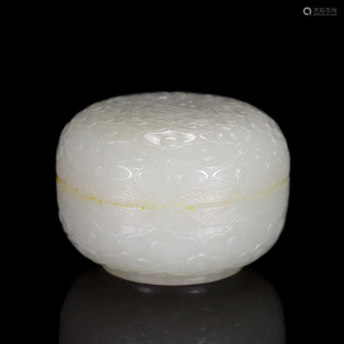 A CLOUD MOTIF CARVED WHITE JADE BOX WITH COVER