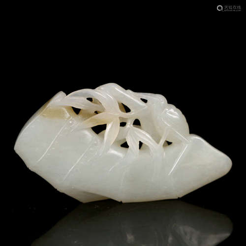 A WHITE JADE CARVED BAMBOO ORNAMENT