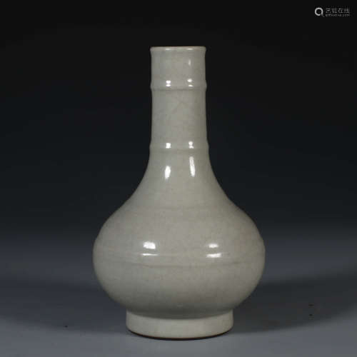 AN GE-TYPED GLAZE PORCELAIN VASE