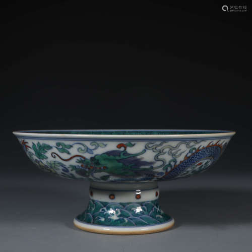 A DOUCAI DRAGON MOTIF PORCELAIN FRUIT PLATE