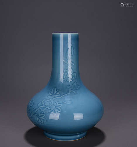 A SKY-BLUE GLAZE FLOWER CARVED PORCELAIN VASE