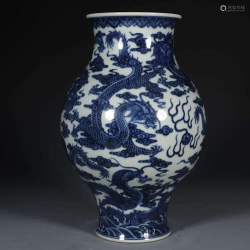 A BLUE WHITE DRAGON MOTIF PORCELAIN VASE