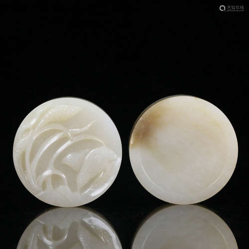 A WHITE JADE CARVED BOX WITH COVER