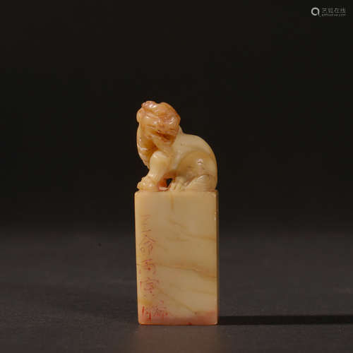 A SHOUSHAN STONE CARVED LION HANDLE SEAL