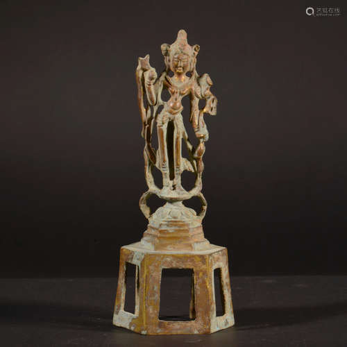 A GILD BRONZE GUANYIN STATUE