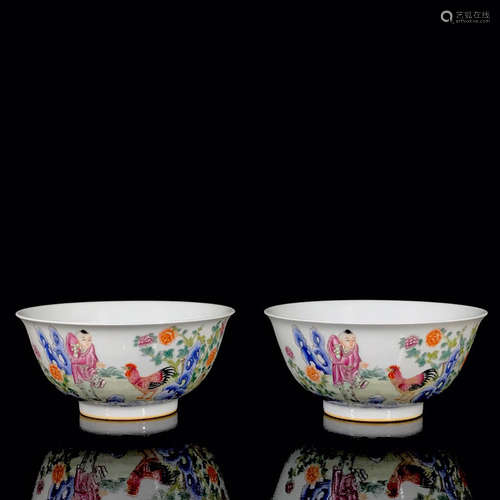 A PAIR OF FAMILLE ROSE FIGURE PORCELAIN BOWL