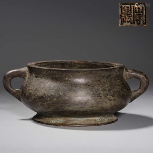 A TWIN EAR BRONZE INCENSE BURNER