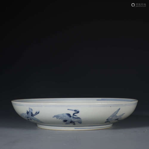 A DOUCAI RED-CROWNED CRANE PORCELAIN PLATE