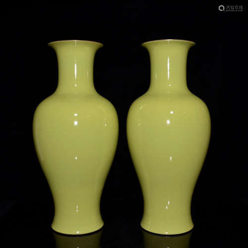 A PAIR OF LEMON YELLOW GLAZE GILT-INLAID MOUTH GUANYIN PORCELAIN VASE