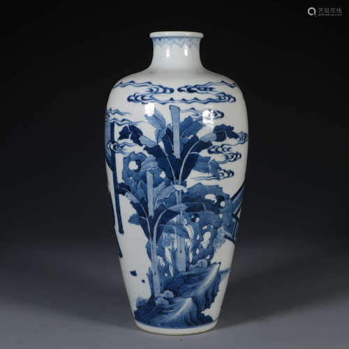 A BLUE WHITE FLORAL FIGURE PORCELAIN VASE