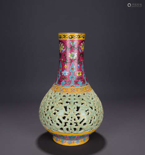 A FLORAL LOTUS MOTIF PORCELAIN OPEN WORK VASE