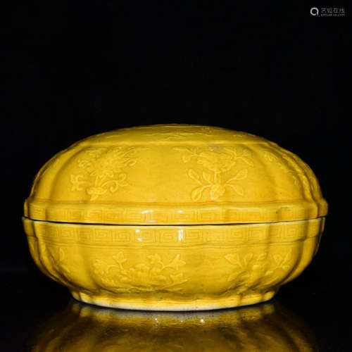 A YELLOW GLAZE DRAGON CARVED PORCELAIN FRUITS BOX