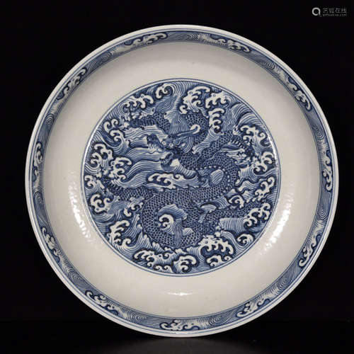 A BLUE WHITE DRAGON MOTIF PORCELAIN PLATE