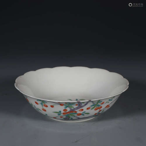 A FAMILLE ROSE FLORAL PORCELAIN FLOWER-MOUTH BOWL