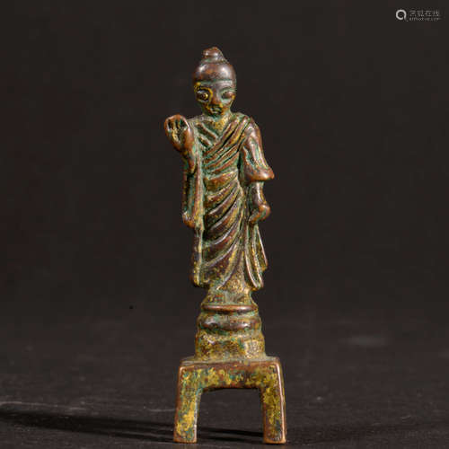 A GILD BRONZE STATUE OF SHAKYAMUNI