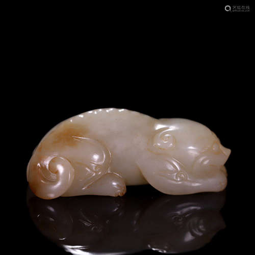 A WHITE JADE CARVED BEAST ORNAMENT