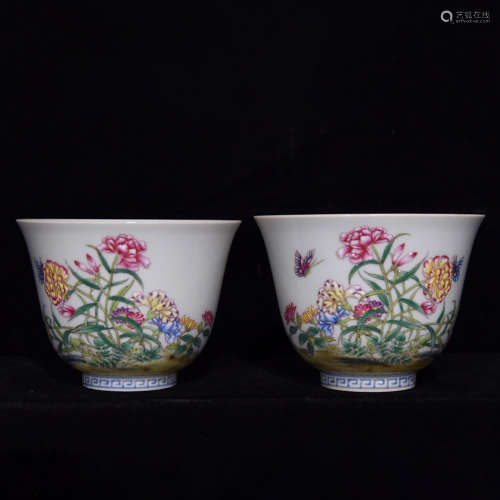 A PAIR OF FAMILLE VERTE FLOWERS PORCELAIN CUPS
