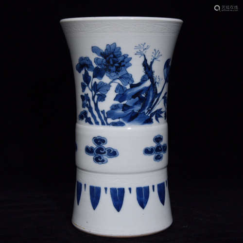 A BLUE WHITE FLOWER BIRD MOTIF PORCELAIN BEAKER VASE