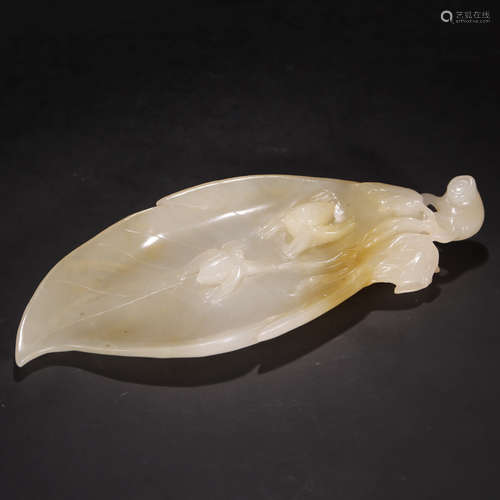 A LEAF-SHAPED SPIDER CARVED JADE INCENSE TRAY