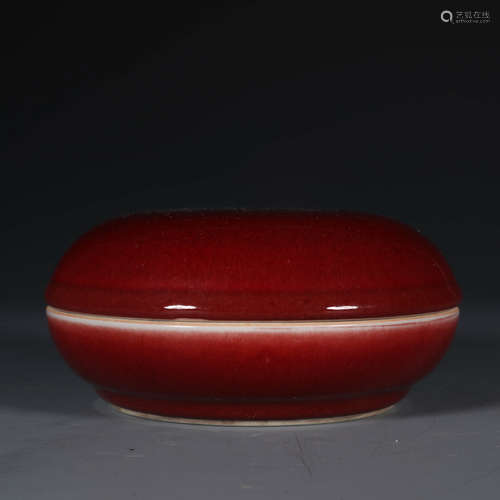 A RED GLAZE PORCELAIN BOX WITH COVER