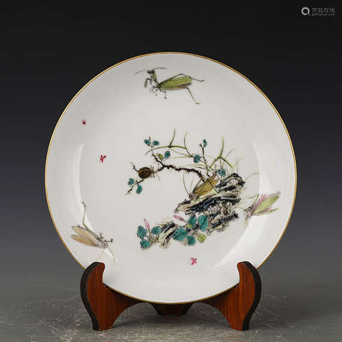 A BLUE GLAZE FAMILLE ROSE INSECT & GRASS MOTIF PORCELAIN PLATE