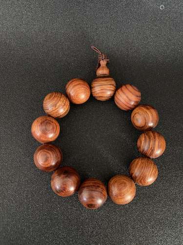 A HUANGHUALI HARDWOOD BEAD BRACELET