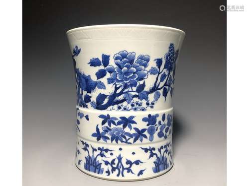 A BLUE AND WHITE VASE