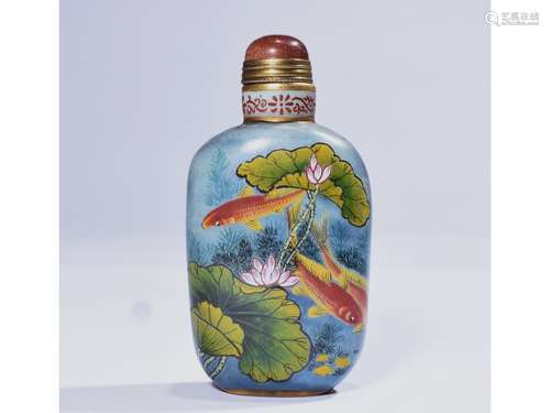 A PORCELAIN SNUFF BOTTLE