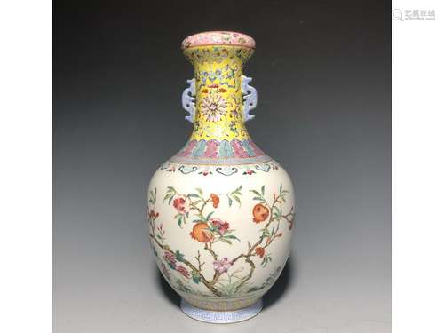 A FAMILLE ROSE BOTTLE VASE, DAOGUANG VASE