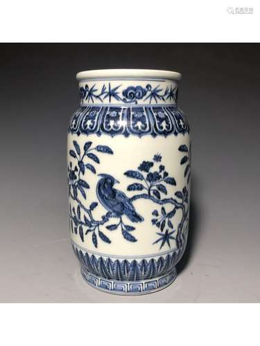 A BLUE AND WHITE VASE, XUANDE MARK