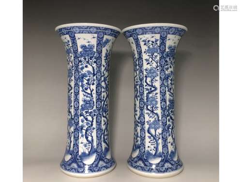 A PAIR OF BLUE AND WHITE VASE