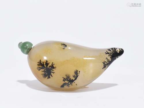 AN AGATE SNUFF BOTTLE