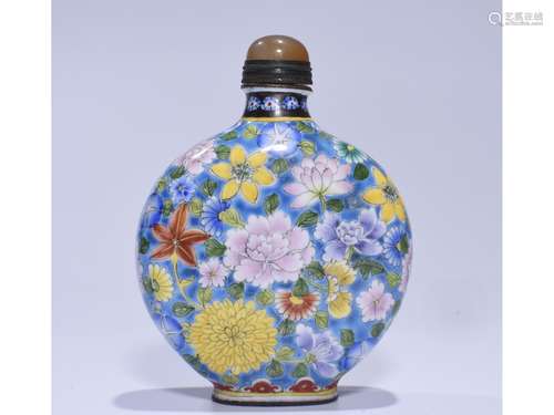 A PAINTED ENAMEL SNUFF BOTTLE