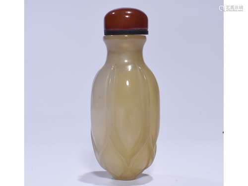 AN AGATE SNUFF BOTTLE