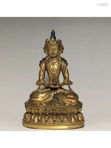 A GILT-BRONZE FIGURE OF AMITAYUS