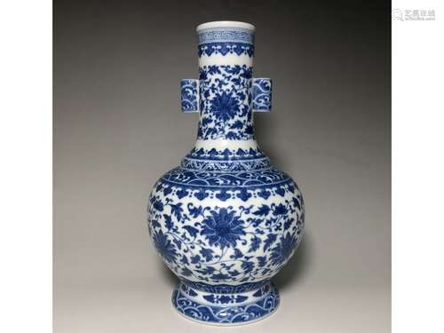 A BLUE AND WHITE VASE, QIANLONG MARK