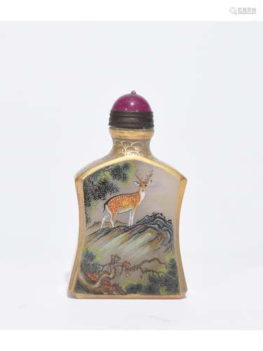 A GILT DECORATED SNUFF BOTTLE