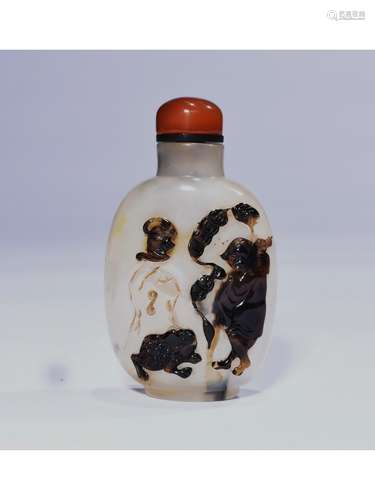 AN AGATE SNUFF BOTTLE